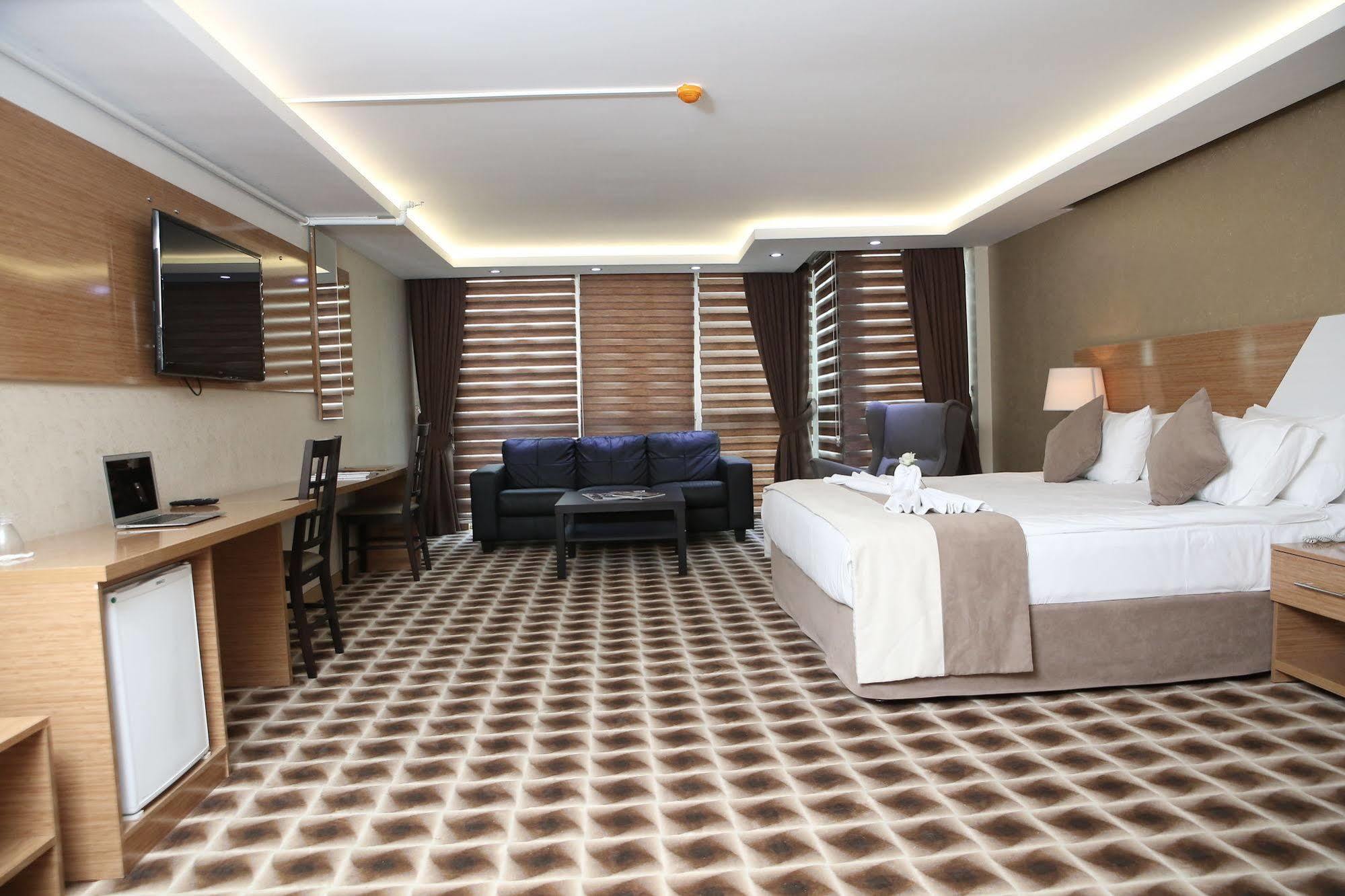 Way Hotel อิซมีร์ ภายนอก รูปภาพ