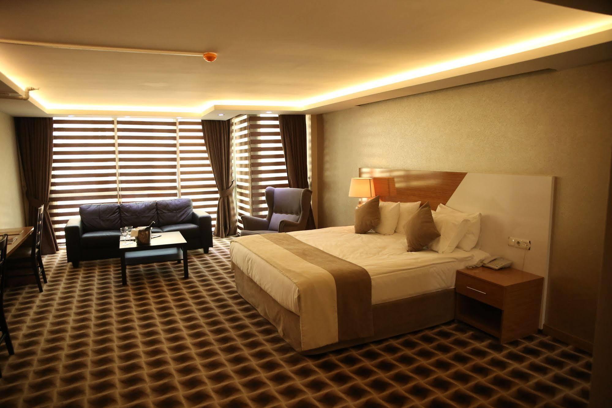 Way Hotel อิซมีร์ ภายนอก รูปภาพ