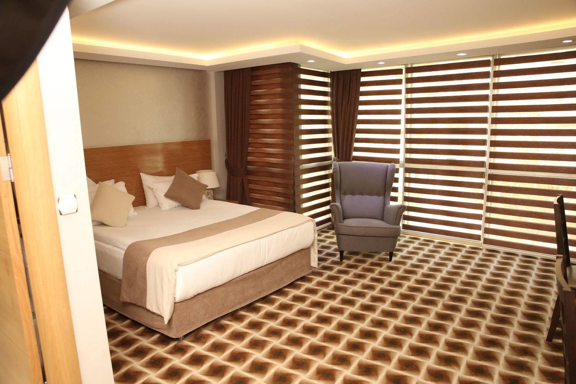 Way Hotel อิซมีร์ ภายนอก รูปภาพ