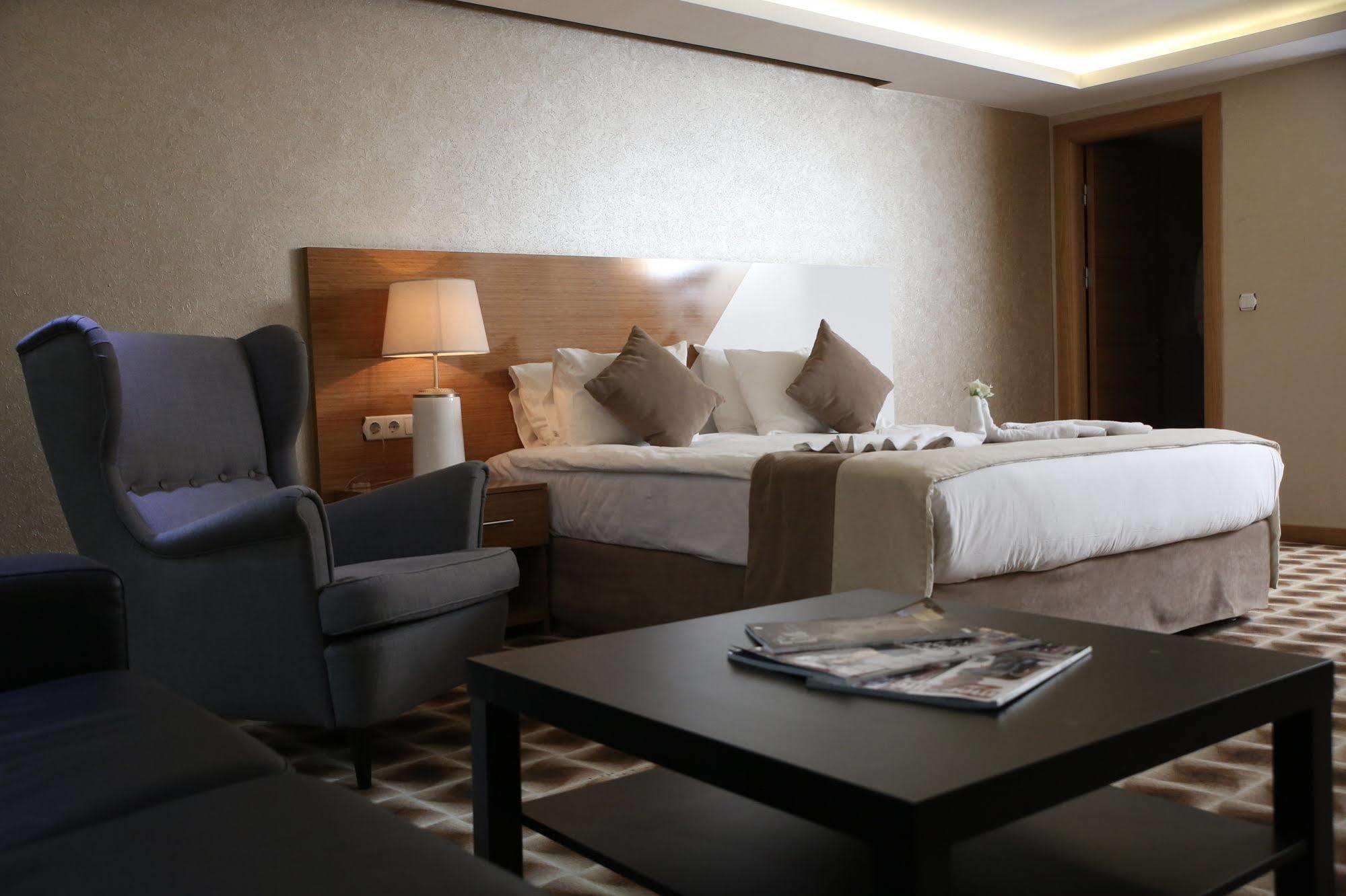 Way Hotel อิซมีร์ ภายนอก รูปภาพ