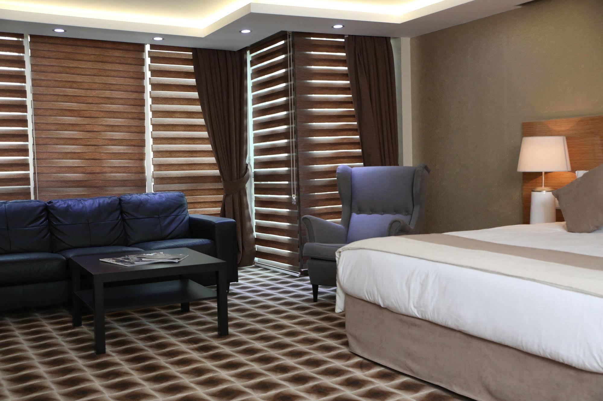 Way Hotel อิซมีร์ ภายนอก รูปภาพ